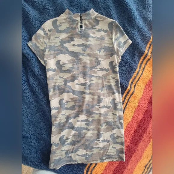 Alya Camo Mock-Neck Dress - Picture 2 of 9